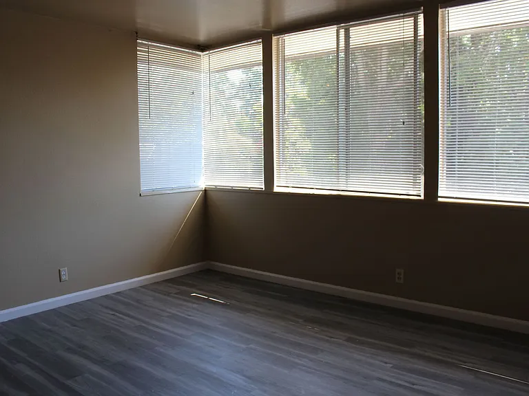 248 W Knoles Way — Photo 38
