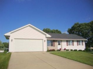 731 Barley Ridge Trl, Freeport, IL 61032