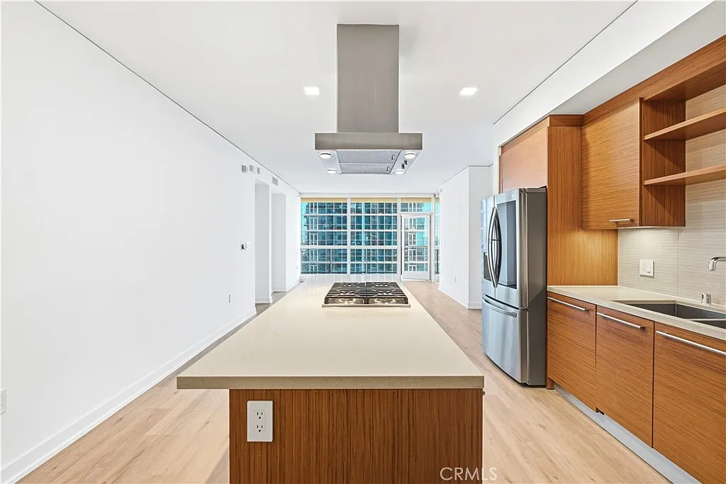 2 bed, 1295 sqft, $6,750 — Photo 4