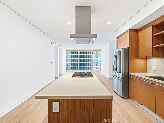 4th image of 9 Macarthur Pl Unit 1605