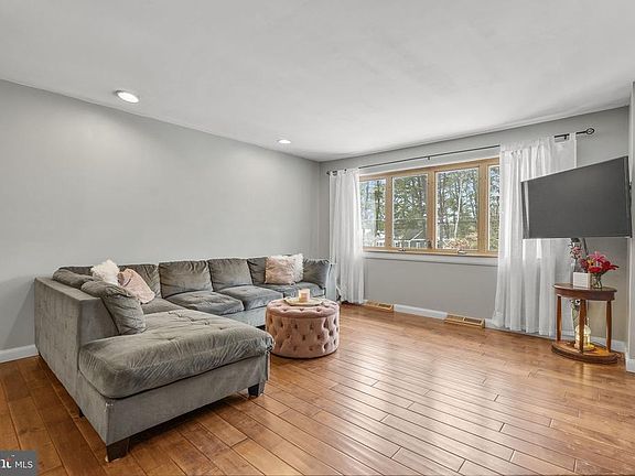3rd image of 112 WOODLAND AVENUE