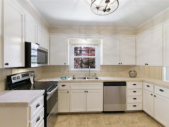 2nd image of 117 W Sunset Cir