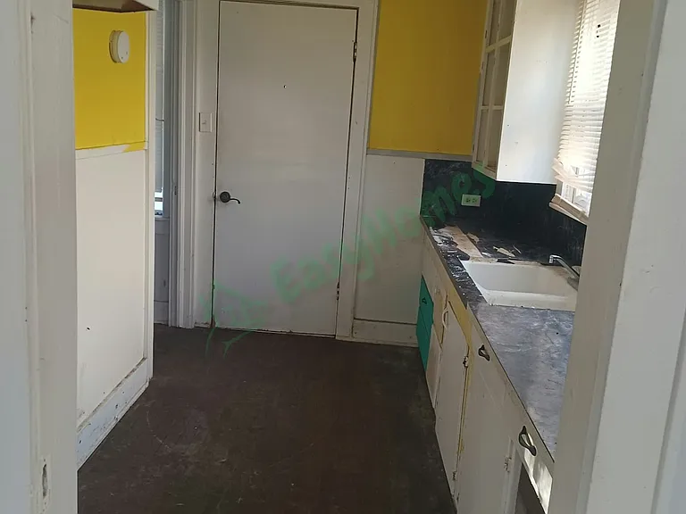 805 W Pine Ave — Photo 3