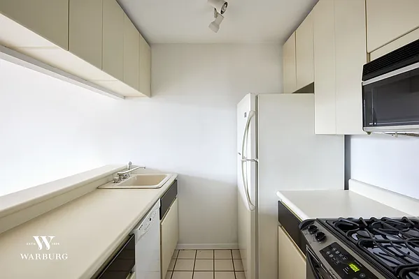 Sold by Warburg | media 14