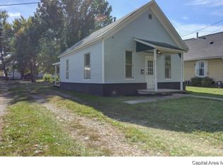 918 W Vandeveer St, Taylorville, IL 62568