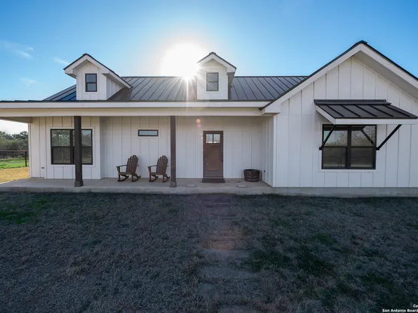 8121 FM 2676, Rio Medina, TX 78066