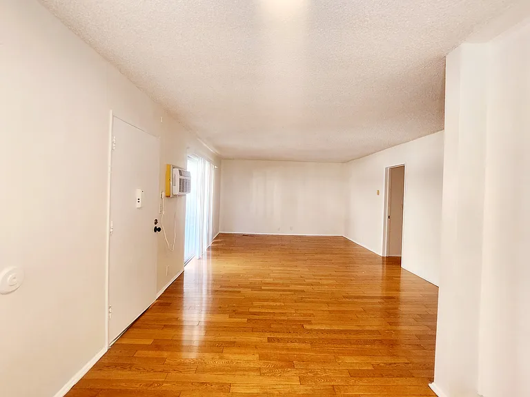425 N Hobart Blvd — Photo 33