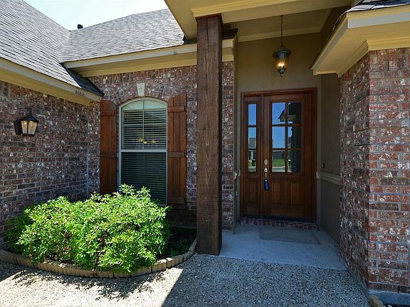 4th image of 411 Carnaby Ct
