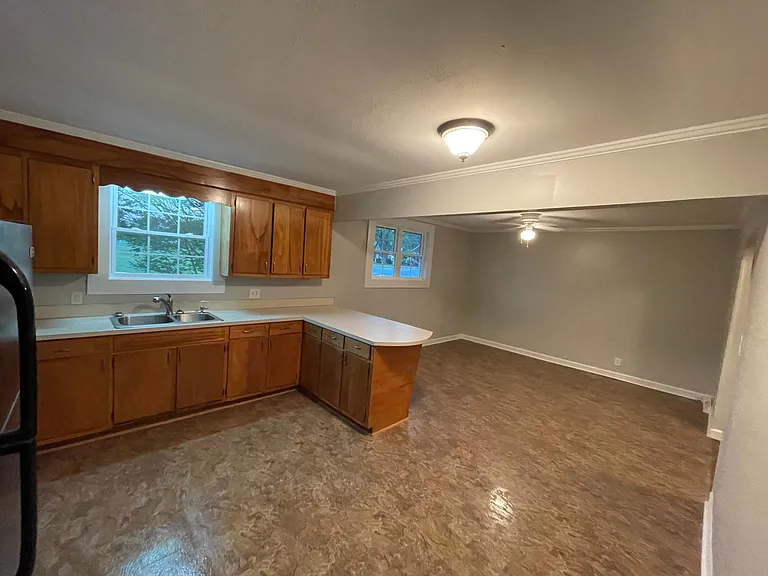 719 S Main St — Photo 5