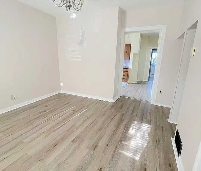 466 Wyandotte St W #MAIN — Photo 1