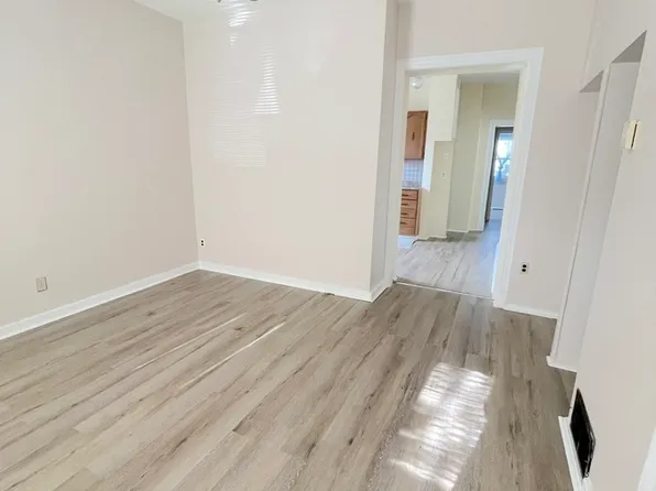 466 Wyandotte St W, Windsor, ON N9A 5X4