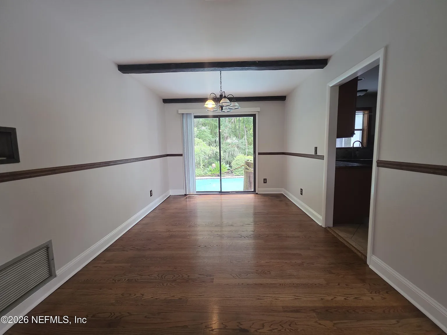 3 bed, 2.0 bath, 1663 sqft, $2,400 — Photo 4