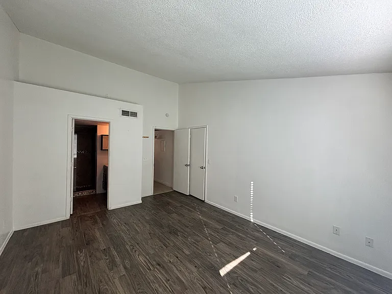 1670 W Park Wood Ln — Photo 11