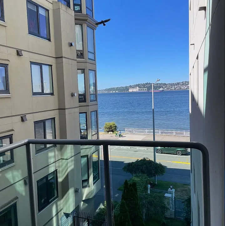 1019 Harbor Ave SW #400