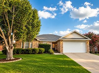 203 Kenosha Ln, Arlington, TX 76002