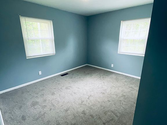2nd image of 2525 Fox Hills Dr