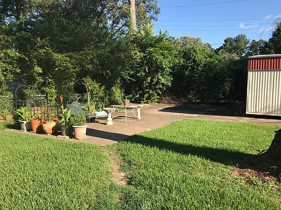 5th image of 313 Pine Grove Cir