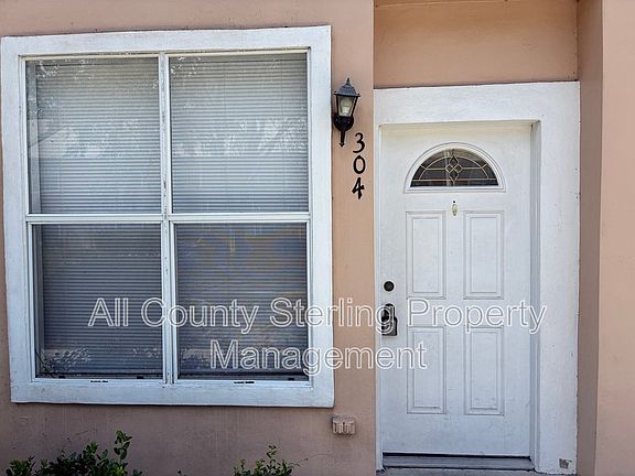 5th image of 4415 SW 34th St APT 304