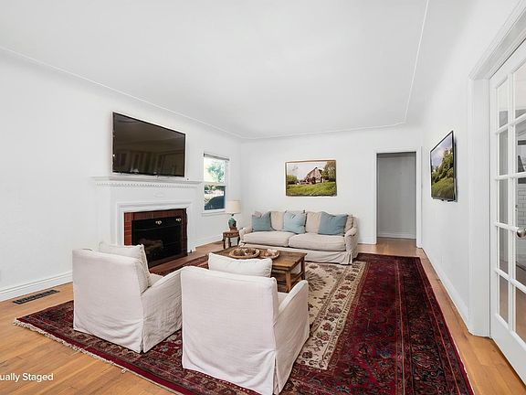 3rd image of 4826 N Palm Ave