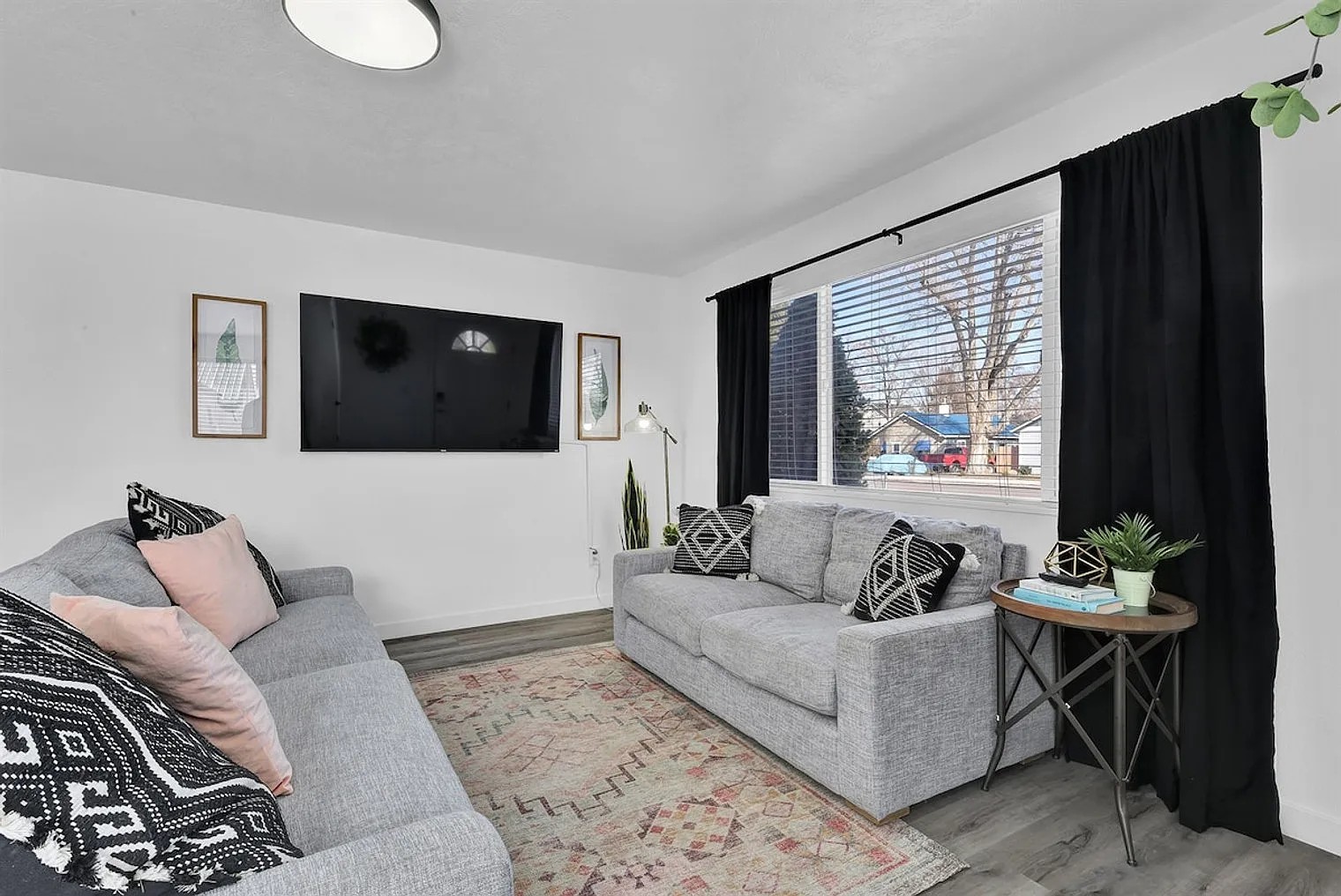 2 bed, 1.0 bath, 699 sqft, $3,969 — Photo 1