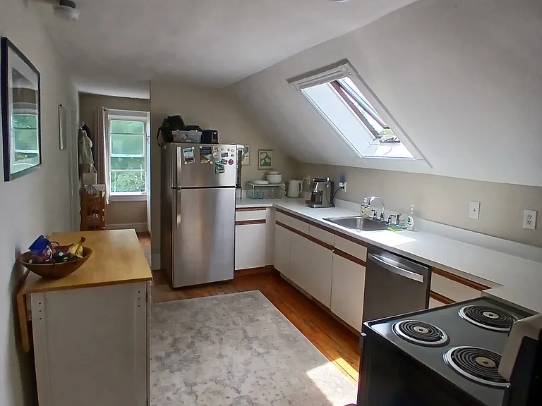 9 Brewster St #3 — Photo 2