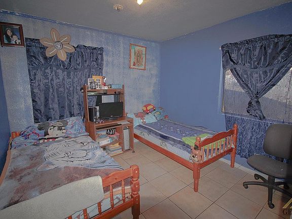 5th image of 332 Golden West Ave