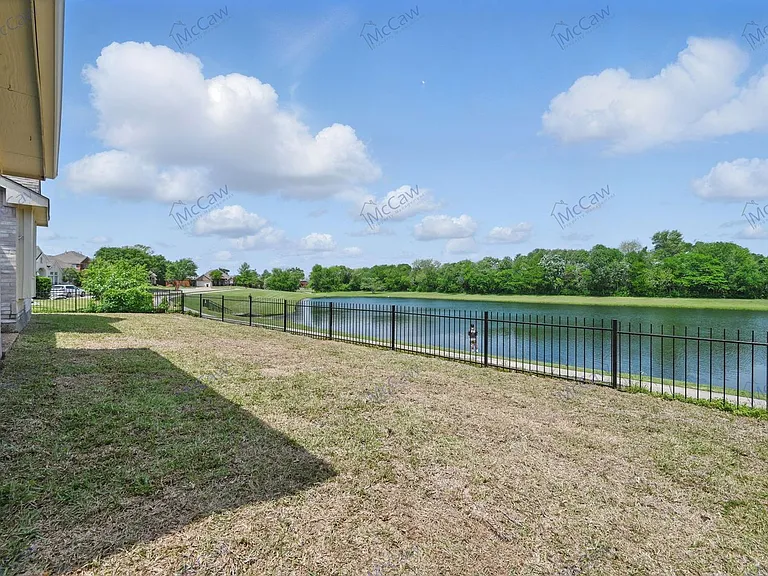 544 Layton Dr — Photo 3