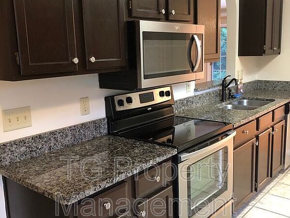 4th image of 12910 Forest Glen Ct S