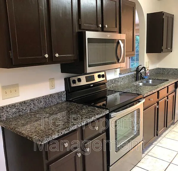 12910 Forest Glen Ct S — Photo 4