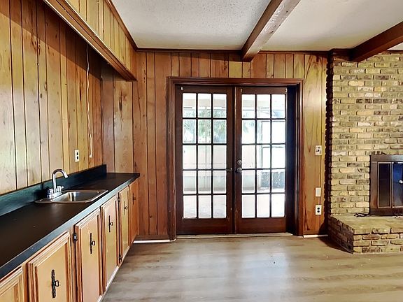 3rd image of 265 W Lakeview Ave