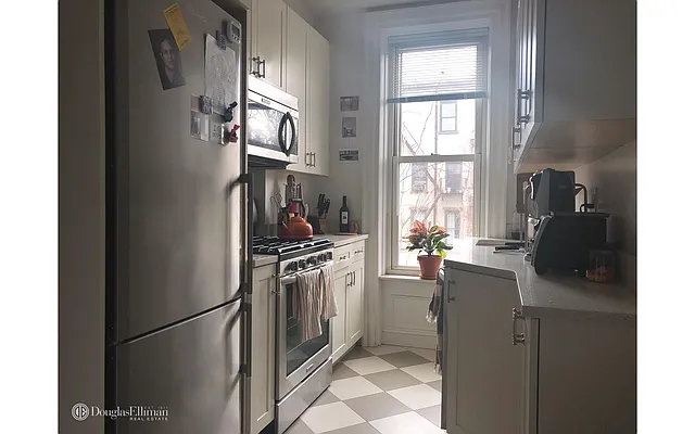 Rented by Douglas Elliman | media 14