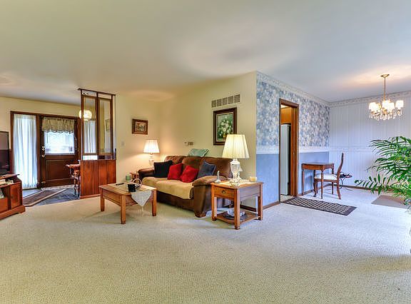 5th image of 704 Brighton Dr