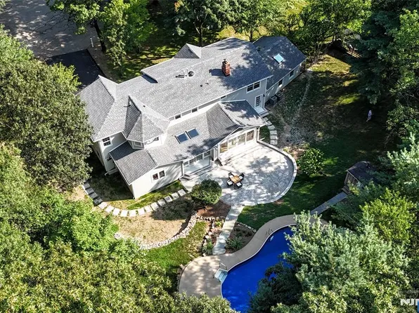 20 Van Schaik Ln, Wyckoff, NJ 07481