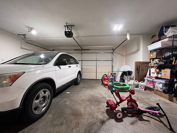 5th image of 240 Newberry Ln #1