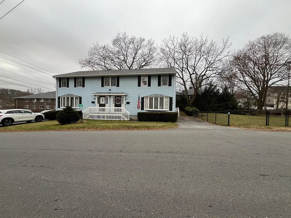 296 Humphrey St