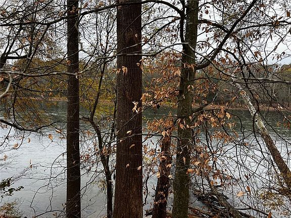 2nd image of 154 Lookout Dam Rd