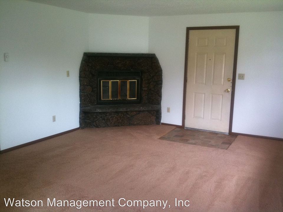 2nd image of 923 E Wabash Ave