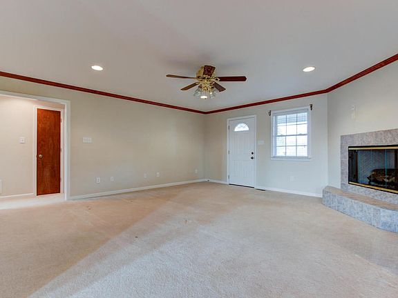 4th image of 215 Jessie Ln