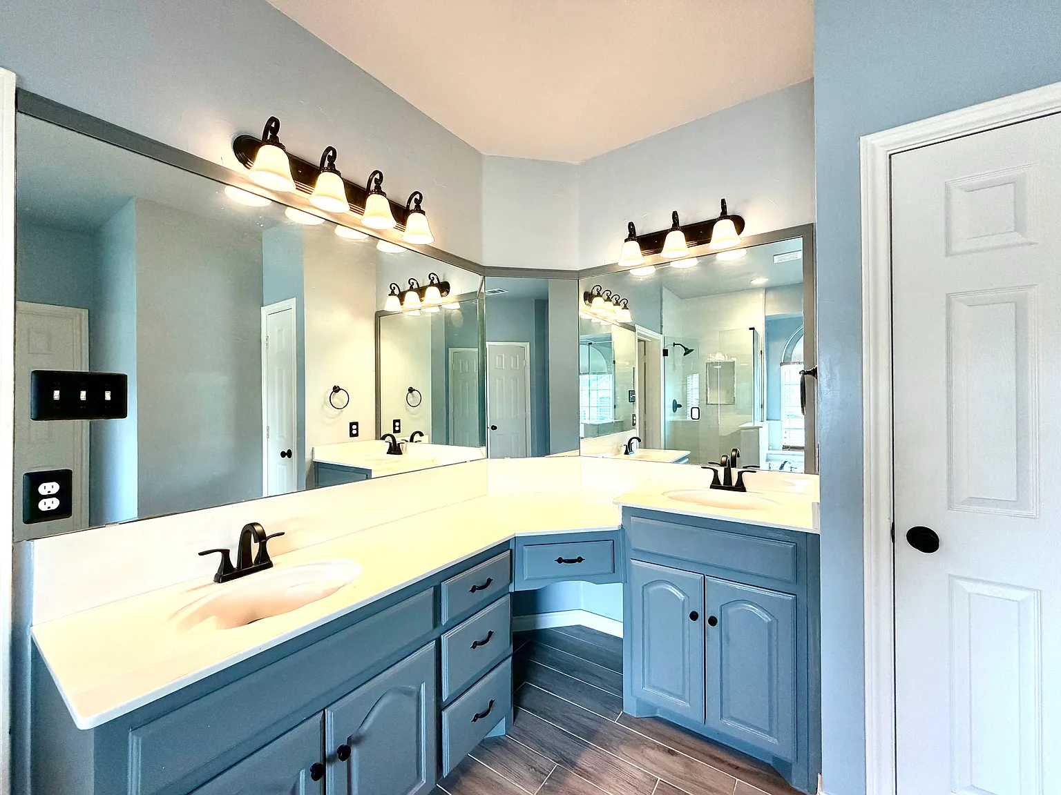 7 bed, 3824 sqft, $3,300 — Photo 4