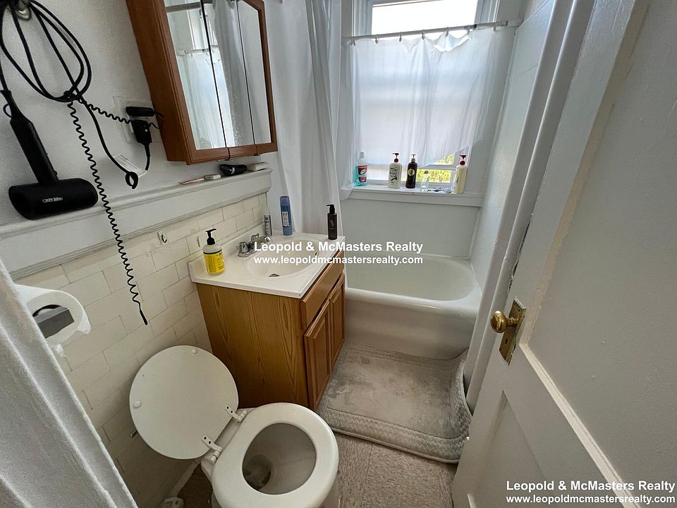 2nd image of 1176 Boylston St #40