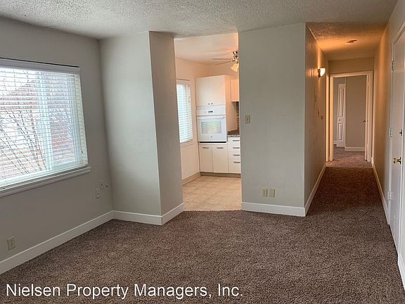 4th image of 2414 Capitol Ave APT 12