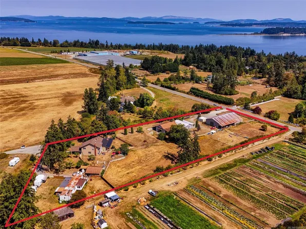 2269 Newman Rd, Central Saanich, BC V8M 1T3