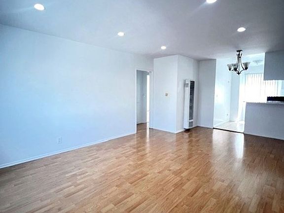 4th image of 1025 Winchester Ave #4