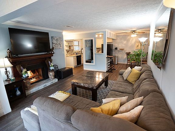 2nd image of 606 Countryside Ln SE