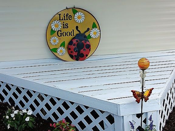 3rd image of 18 Circle Rdg