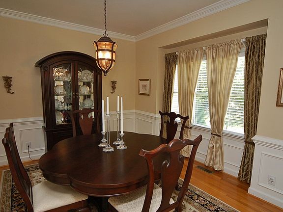 2nd image of 2101 Regents Park Ln