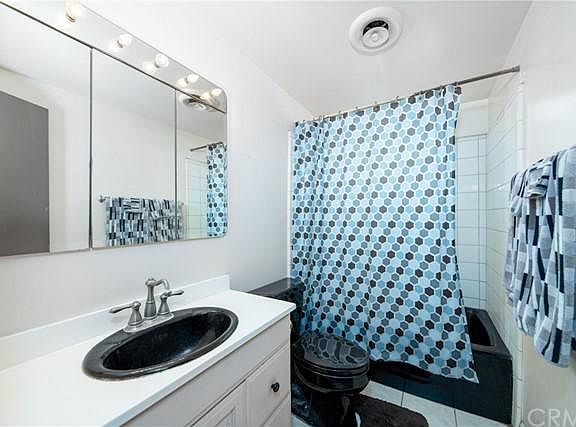5th image of 545 Essex St