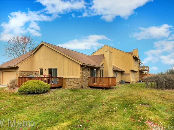 6129 Westbrooke Dr, West Bloomfield, MI 48322