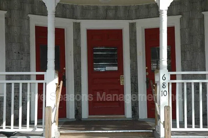 3 bed, 1.0 bath, 1000 sqft, $3,000 — Photo 2