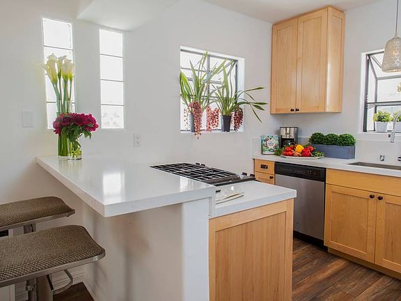 2nd image of 2210 Pacific Ave APT 4